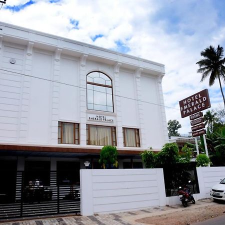 Hotel Emerald Palace Kottiyam Ngoại thất bức ảnh