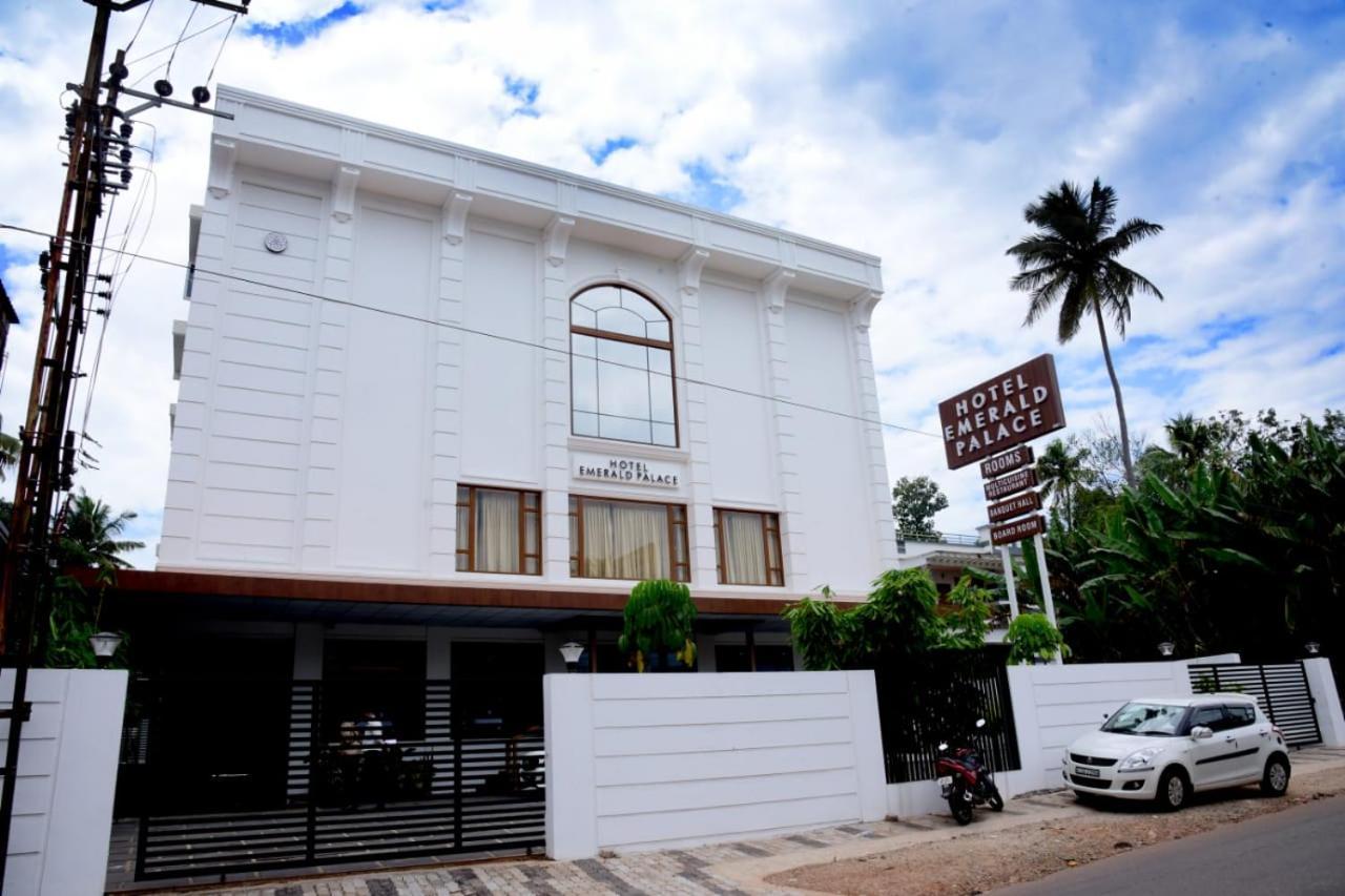 Hotel Emerald Palace Kottiyam Ngoại thất bức ảnh